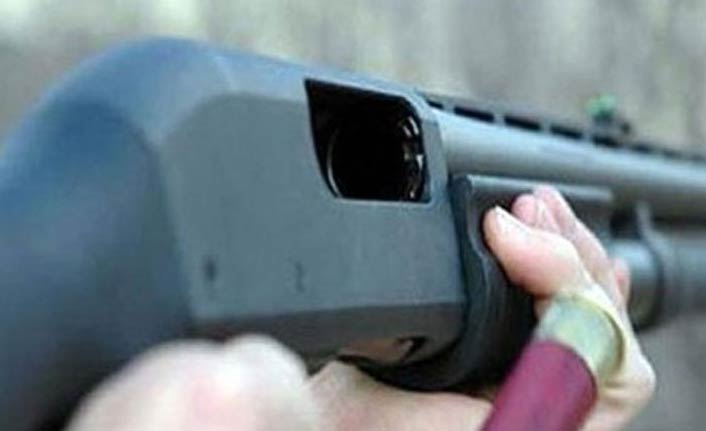 Eski ortağını pompalı tüfekle öldürdü