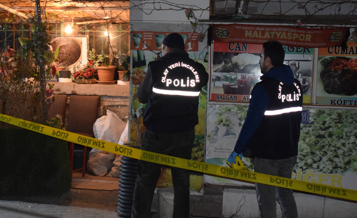 Yemek yerken silahlı saldırıya uğradı