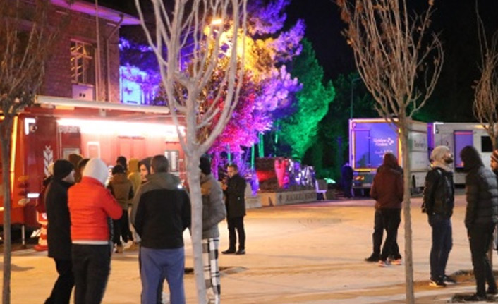 Deprem paniğiyle geceyi sokakta geçirdiller