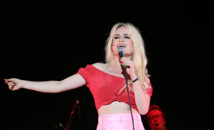 Ünlü şarkıcıdan şok eden tecavüz itirafı