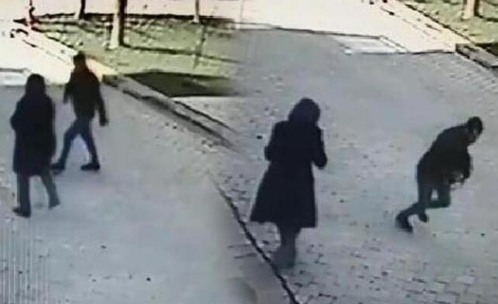 Sokak ortasında bıçaklı gasp!