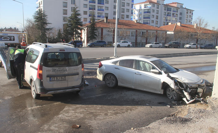 Elazığ’da trafik kazası! 3 yaralı - 27 Şubat 2020