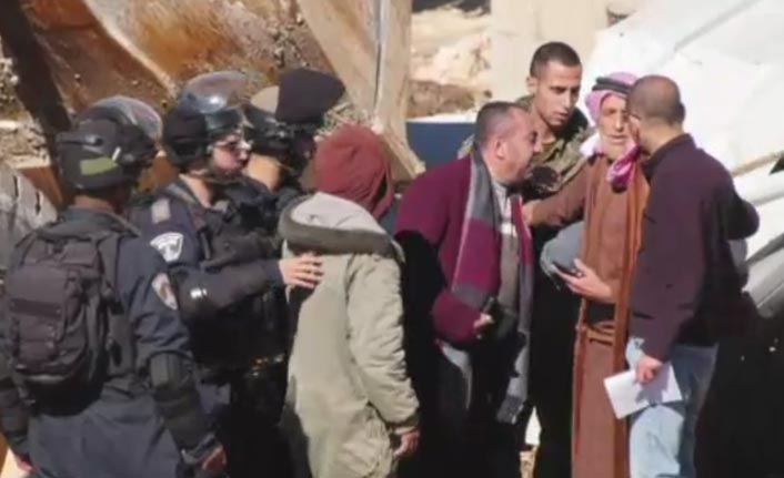 İsrail güçleri Filistinli ailenin evini yıktı