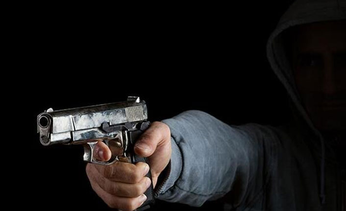 Liseli genç, annesiyle tartışan babasını öldürdü!