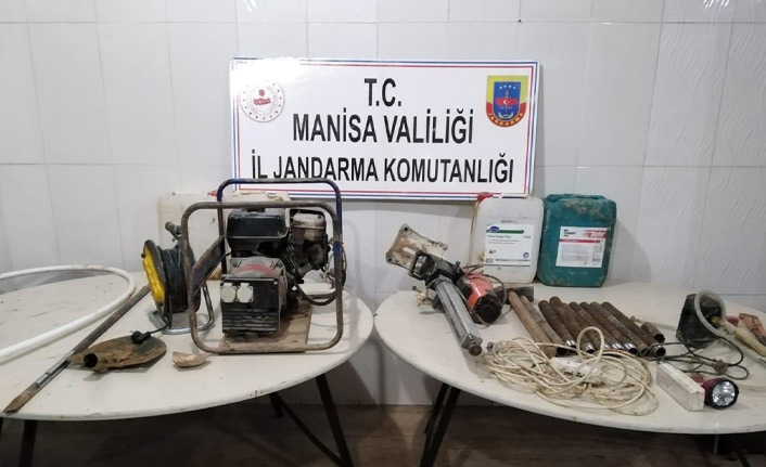 Sit alanında kazı yaparken yakalandılar