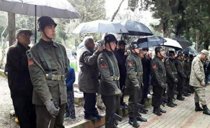 Şehit cenazesinde duygulandıran kare