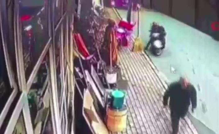 Feci kaza kamerada, 3 yaralı