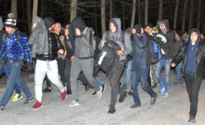 Göçmenler Meriç Nehri'ni aşmaya çalışıyor