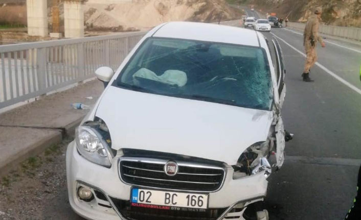 İki otomobil çarpıştı