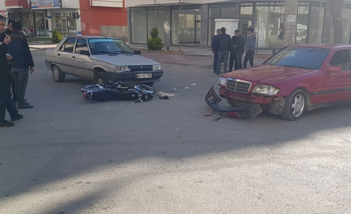 Otomobil ile motosiklet çarpıştı 04 Mart 2020