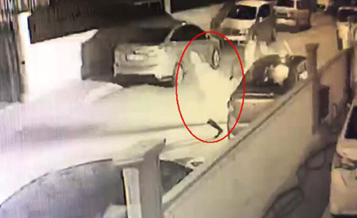 Sevgilisinin platonik aşığı, otomobilini yaktı