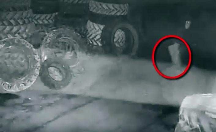 Halatla tırmanıp iş yerini soydular