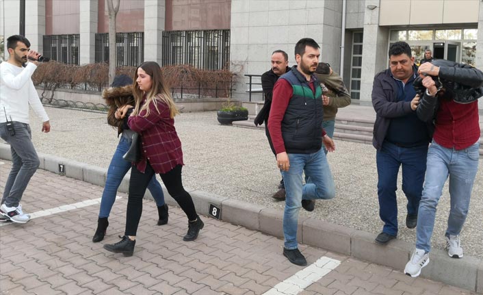 Benzin döküp otomobili yakanlar tutuklandı