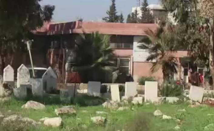 Kaçan Suriyeliler mezarlıkta yaşıyor