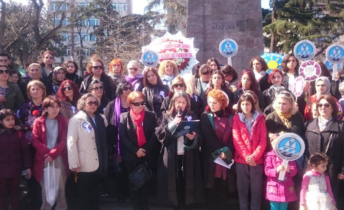 Trabzon'da kadınlar İstanbul Sözleşmesi ve nafakayı gündeme getirdi