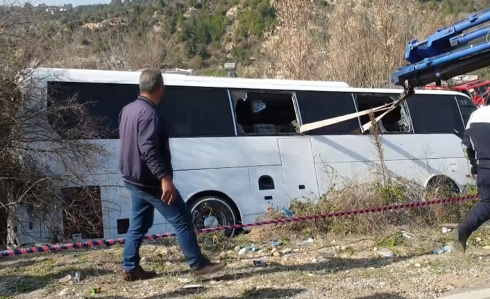 Tur otobüsü devrildi çok sayıda yaralı var
