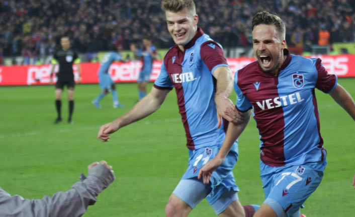 Novak golleriyle parlıyor