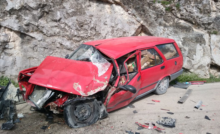 Otomobil ile tır çarpıştı