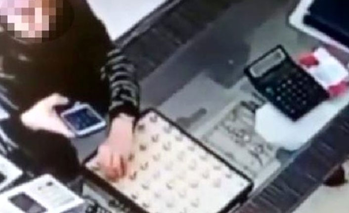 Anne, kızının çaldığı yüzüğü kuyumcuya geri verdi