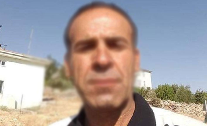 Uyurken anne ve babasını bıçakladı