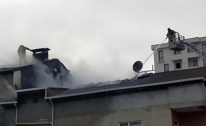 3 binanın çatı katları alev alev yandı