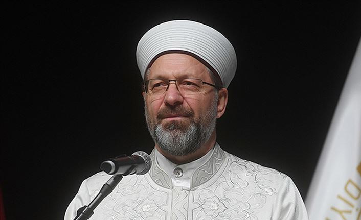 Diyanet İşleri Başkanı Erbaş'tan umrecilere çağrı