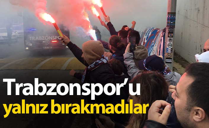 Trabzonspor Taraftarından Tesislerde Meşaleli Destek Konvoyu