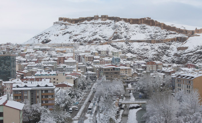Bayburt’ta kar yağdı