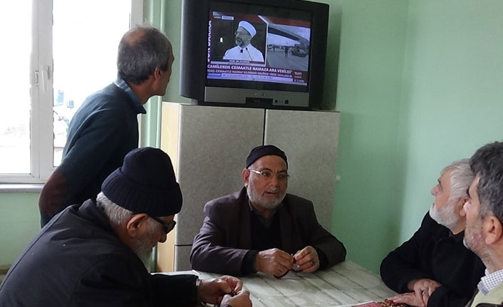 Cemaatle namaza ara verildi