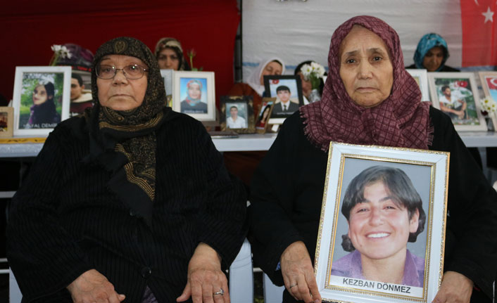 HDP önündeki evlat nöbetine bir aile daha katıldı