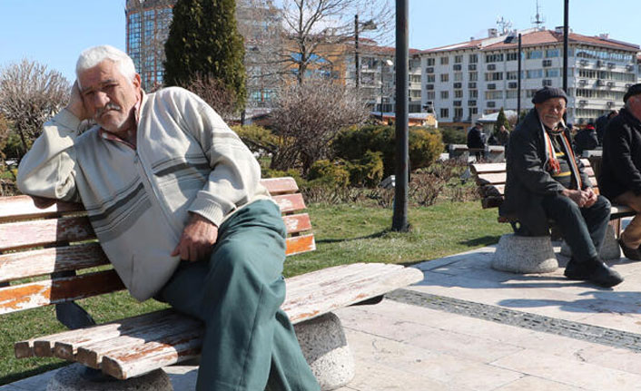 Korona virüsüne karşı banklar söküldü!