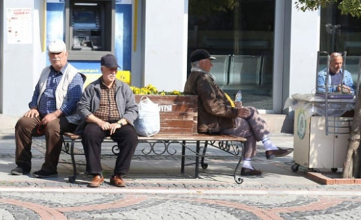 Sokağa çıkma yasağı olan 65 yaş üstü için istisnalar belirlendi