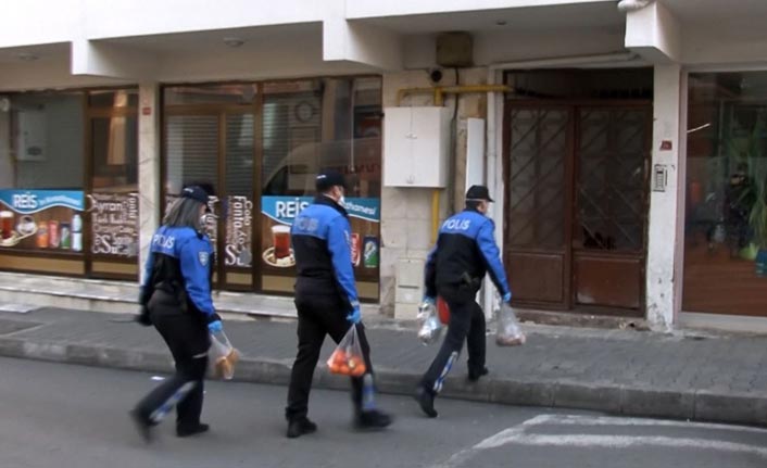 Trabzon'da evden çıkmayanların siparişlerini, polis evlerine götürüyor