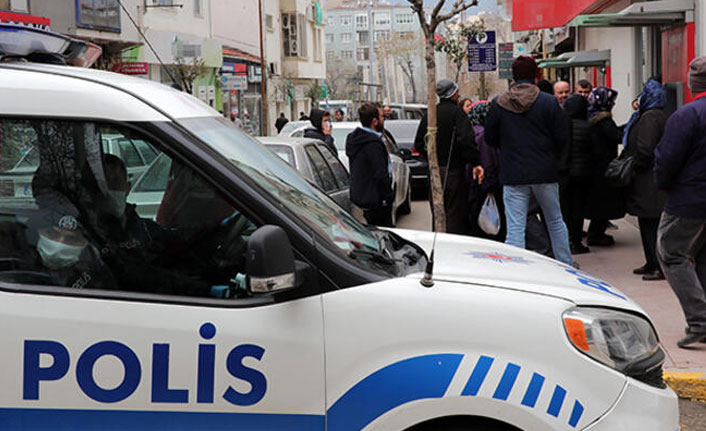 Çanakkalede bankalar önündü kuyruk oluştu