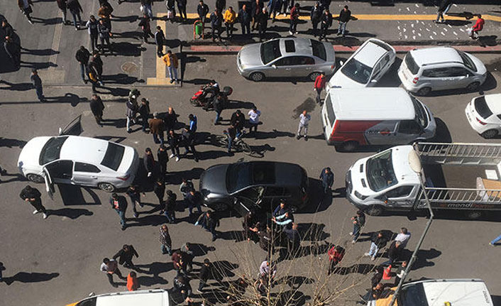 Sürücülerin kavgasına yakınları da katıldı