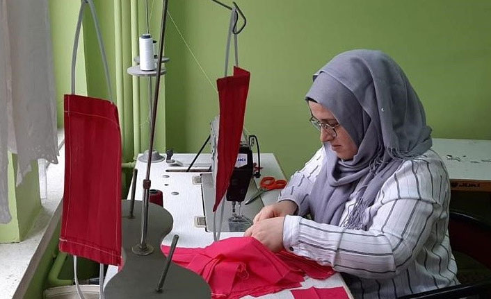 Çaykara'da vatandaşa ücretsiz maske