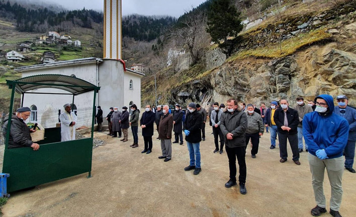 Trabzon’da cenazede koronavirüs önlemi