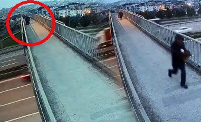 Üst geçitte karşılaştığı kadının çantasını gasp etti!
