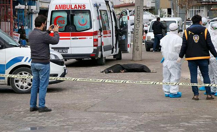 Yaşlı adam yolda ölü bulundu