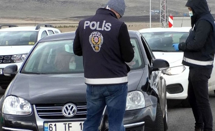 Bayburt'ta şehir giriş çıkışlarında koronavirüs kontrolü