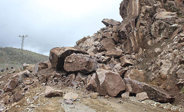 Sason'da heyelan nedeniyle 25 köy yolu kapandı