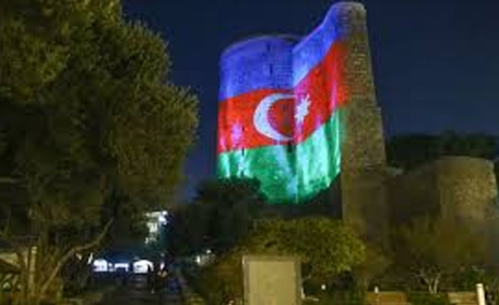 Azerbaycan'da sokağa çıkma yasağı ilan edildi