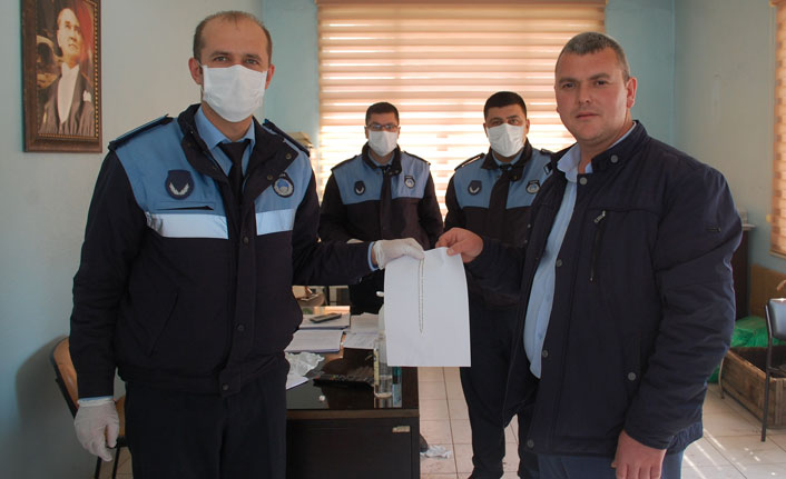 Şehit abisinden insanlık örneği