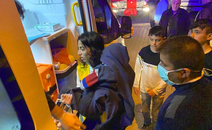 Anne ve 3 çocuğu yangında mahsur kaldı