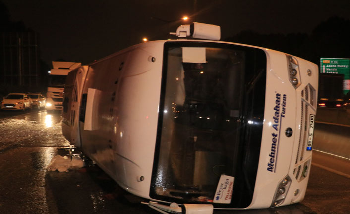 İşçi servisi ile otomobil çarpıştı: 1 ölü, 6 yaralı