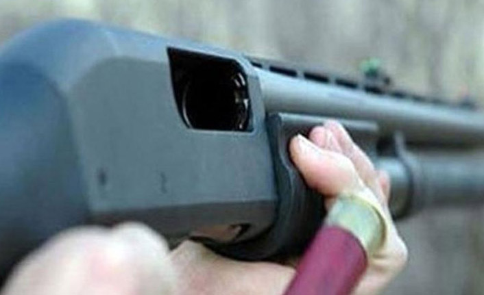 Sokak ortasında pompalı tüfekle saldırı: 1'i ağır 2 yaralı