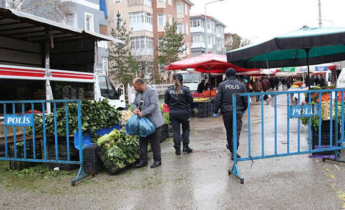 3 veya daha fazla kişinin yan yana dolaşması yasaklandı