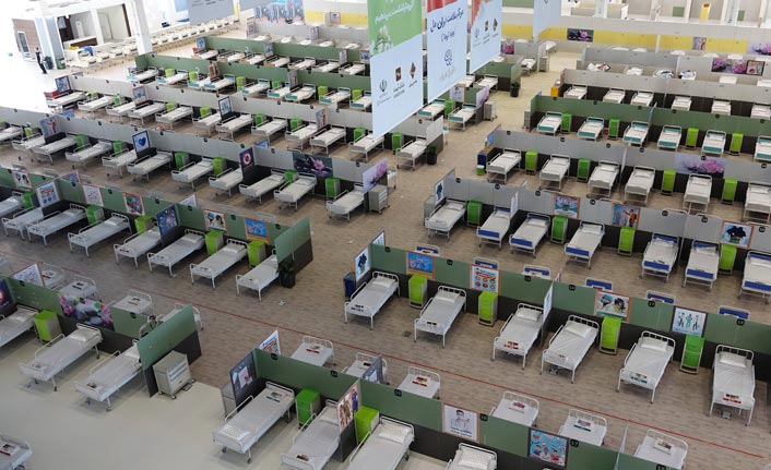 İran’da dev alışveriş merkezi hastaneye dönüştürüldü