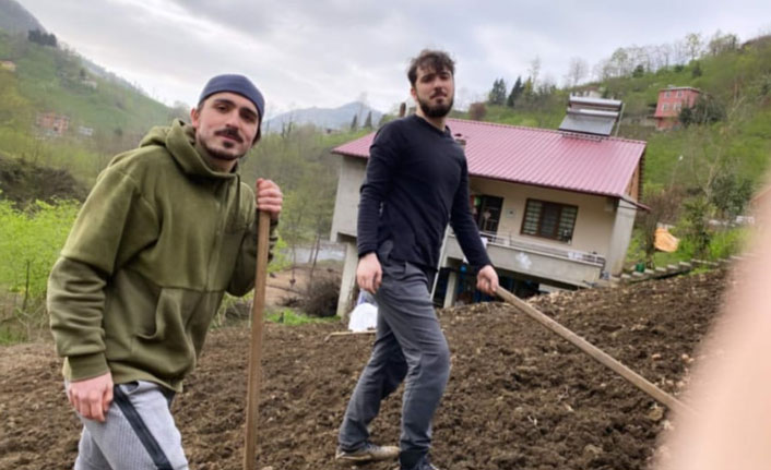 Trabzonspor'un yıldızı Abdülkadir Ömür tarlaya girdi