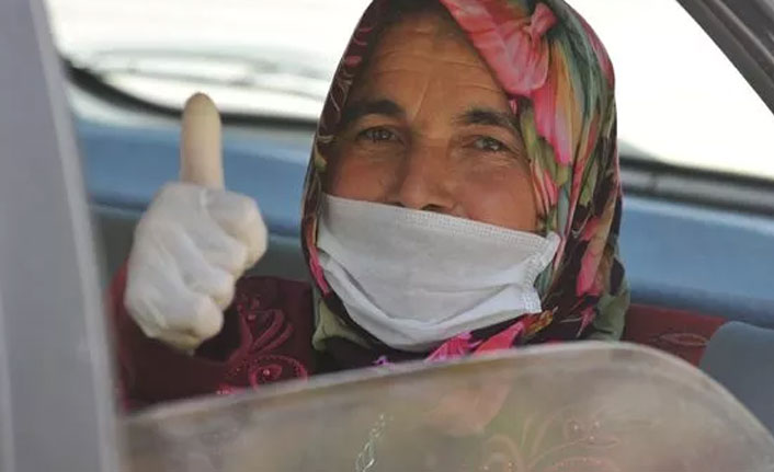 Koronavirüsü yenen kadın:  İçim yanıyor dışım donuyordu